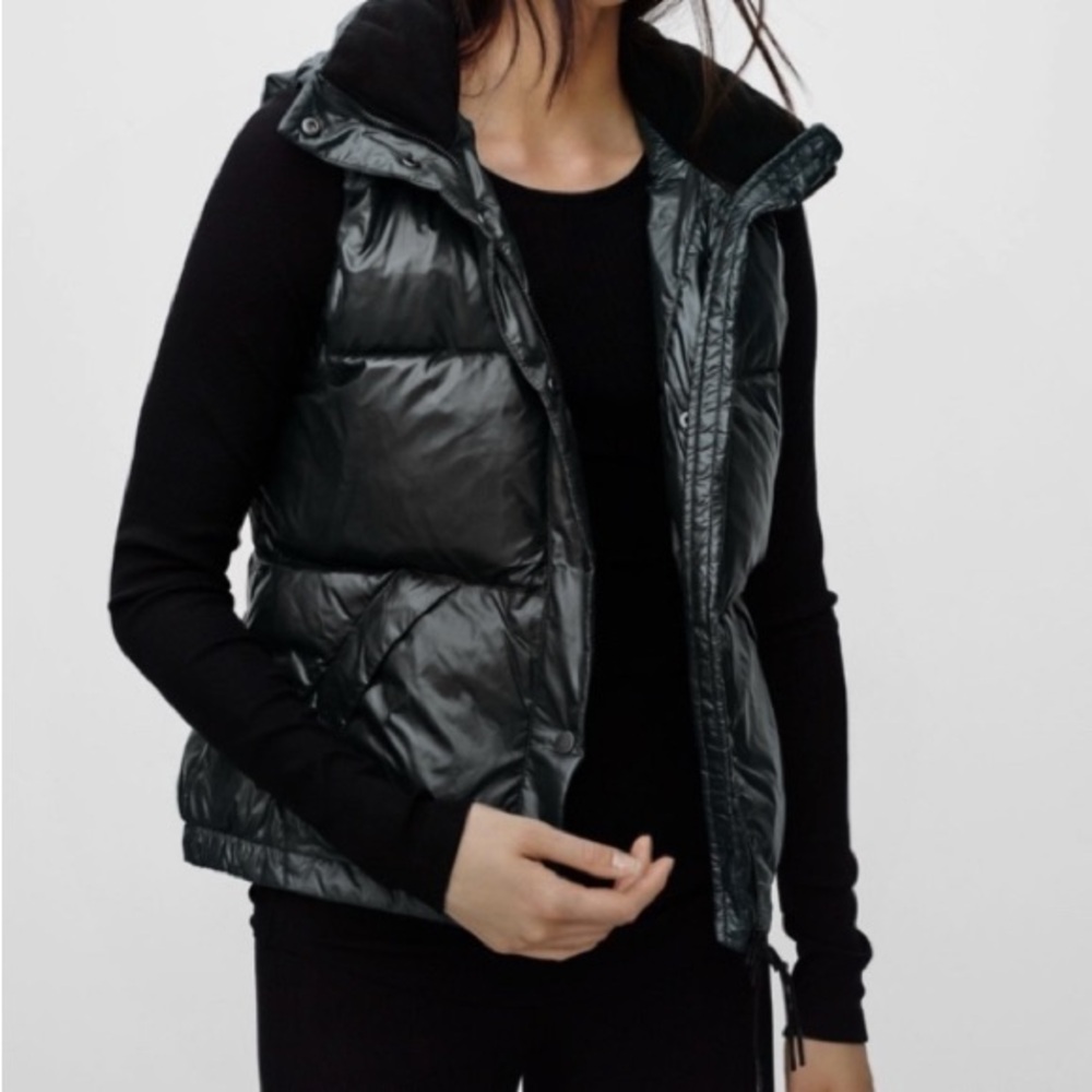 Community Women's Black Puffer Vest